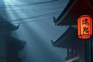 旧信封上模糊邮戳与泛黄桌面的短片封面